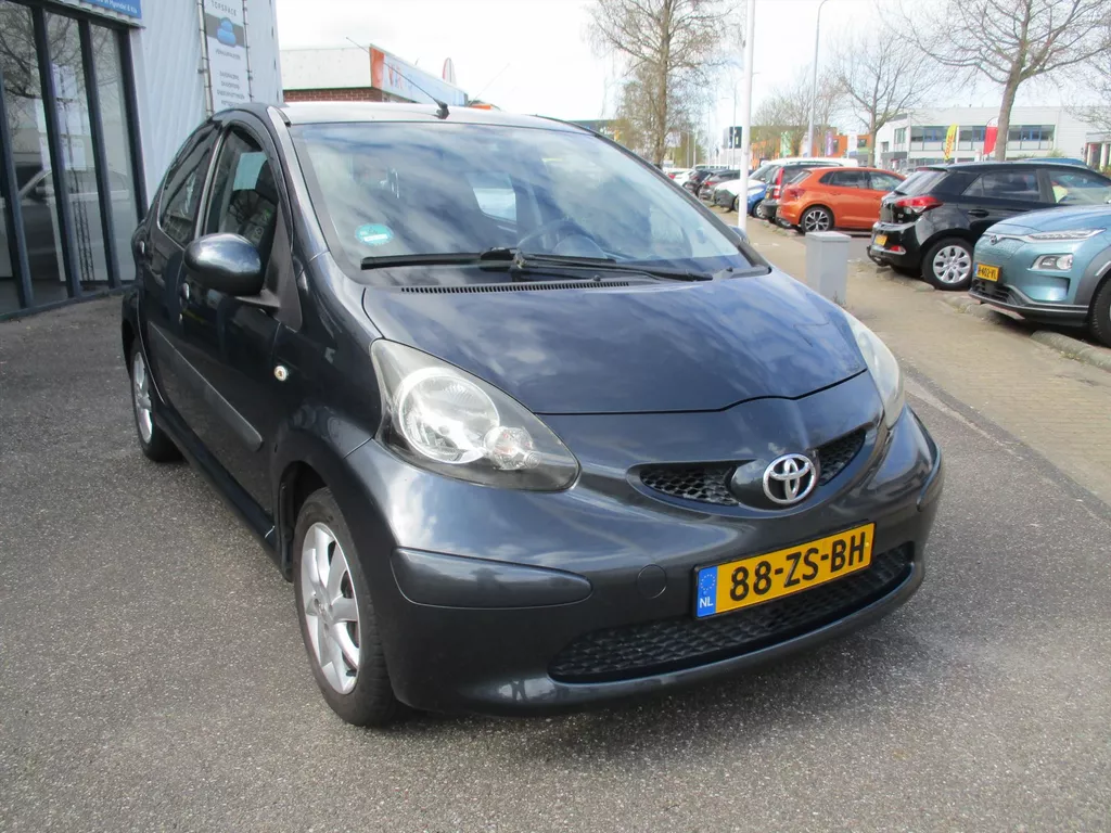 TOYOTA Aygo 1.0 5D Plus